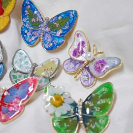 Butterfly female resin hair claw clips