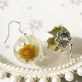 Fancy real bead resin daisy earrings
