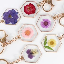 Natural style rersi real flower epoxy keyring