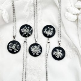 Women necklaces black round shape mental resin necklaces