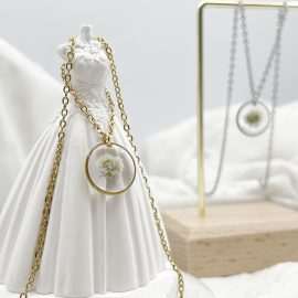 Round shape baby’s breath real pressed flower resin necklaces