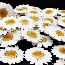 Fashion women daisy flower resin charms for women necklaces