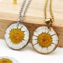 Round shape daisy flower waterproof resin necklaces