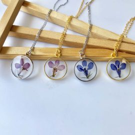 Stainless steel round shape real flower natural resin necklace