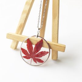 New arrival red maple flower natural resin necklaces