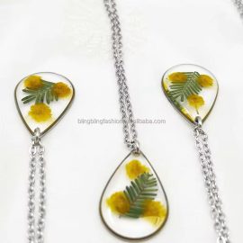 Yellow christmas flower water shape resin flower necklaces