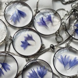 Round pendants resin cornflower bracelets for women