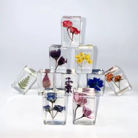 Transparent resin epoxy natural flower paperweight