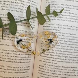 Transparent resin epoxy resin bookmark for paper