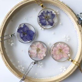 Dry resin real flower round colorful epoxy resin necklace