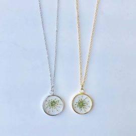 Women dry flower round pendant natural resin necklaces